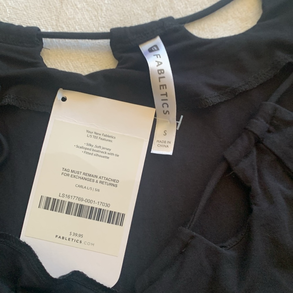 Cute NWT Fabletics Top - Picture 2 of 5